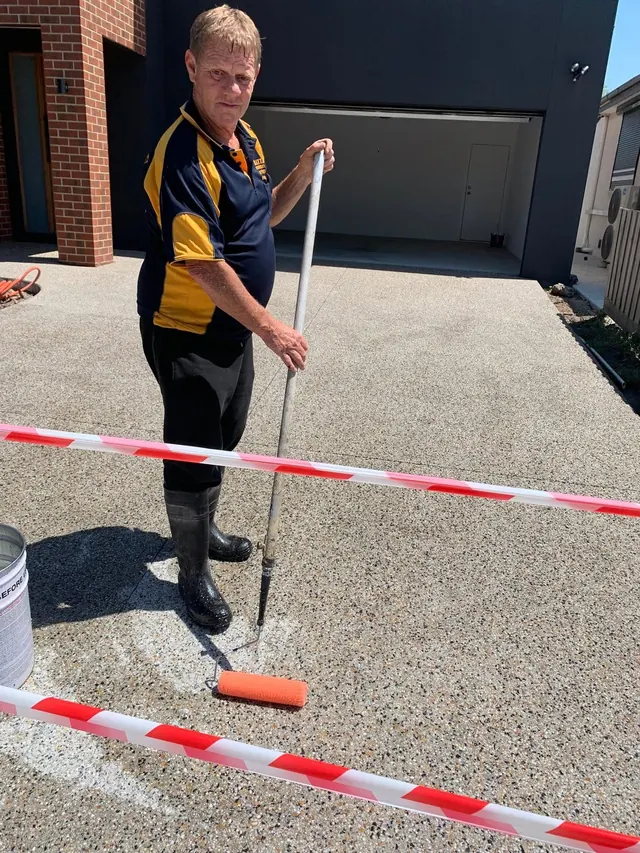 Bayline tradesman finishing an exposed aggregate driveway on site